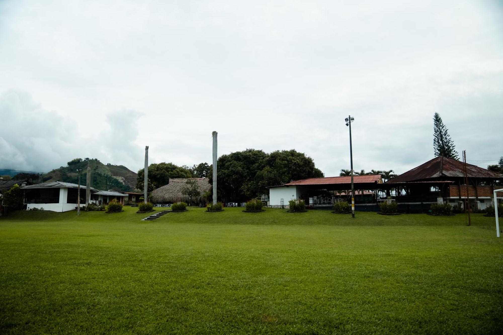 Finca Hotel Yerbabuena Pereira Exterior photo